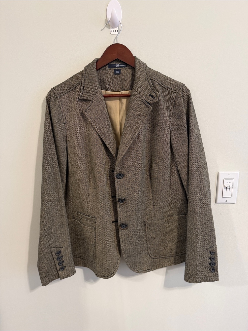 Woman’s Tan & Classic Herringbone Patterned Lined Blazer from Gap